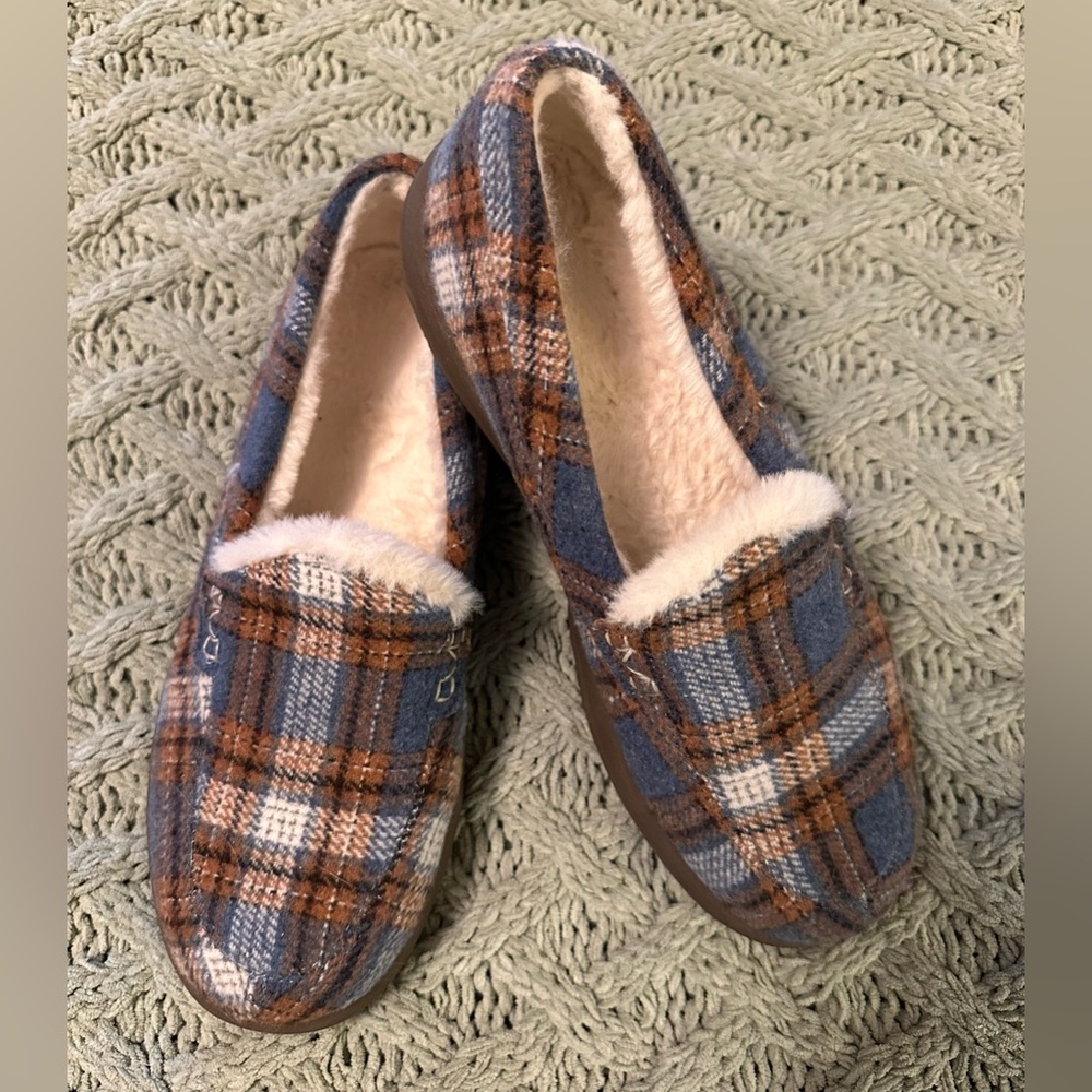 Vionic slippers